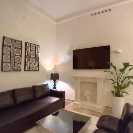 Bari Downtown Luxury Apartment Bagian luar foto