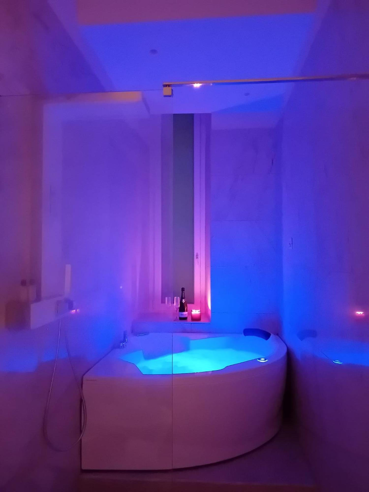 Bari Downtown Luxury Apartment Bagian luar foto